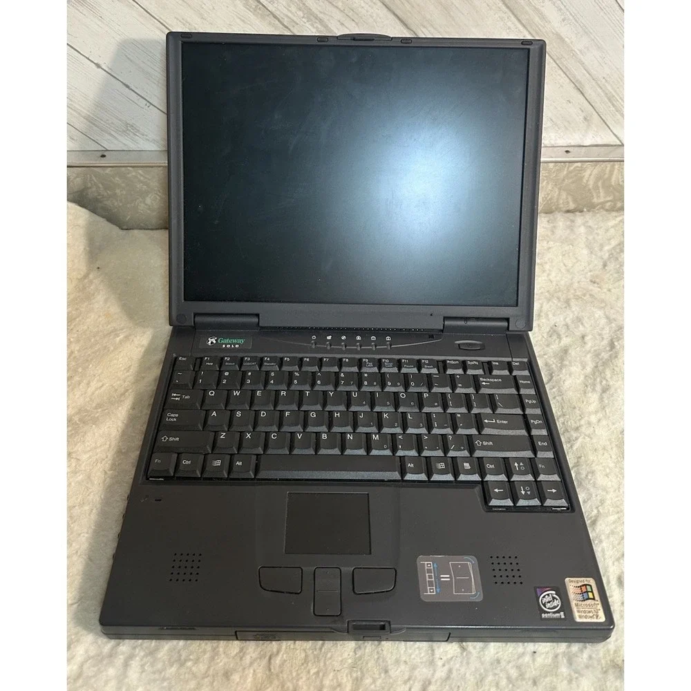 Vintage Gateway Solo 5150 Series Laptop Powers ON AS IS NEEDS NEW HARD DRIVE